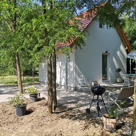 Akacliget Vendeghaz Feriehus Zamárdi